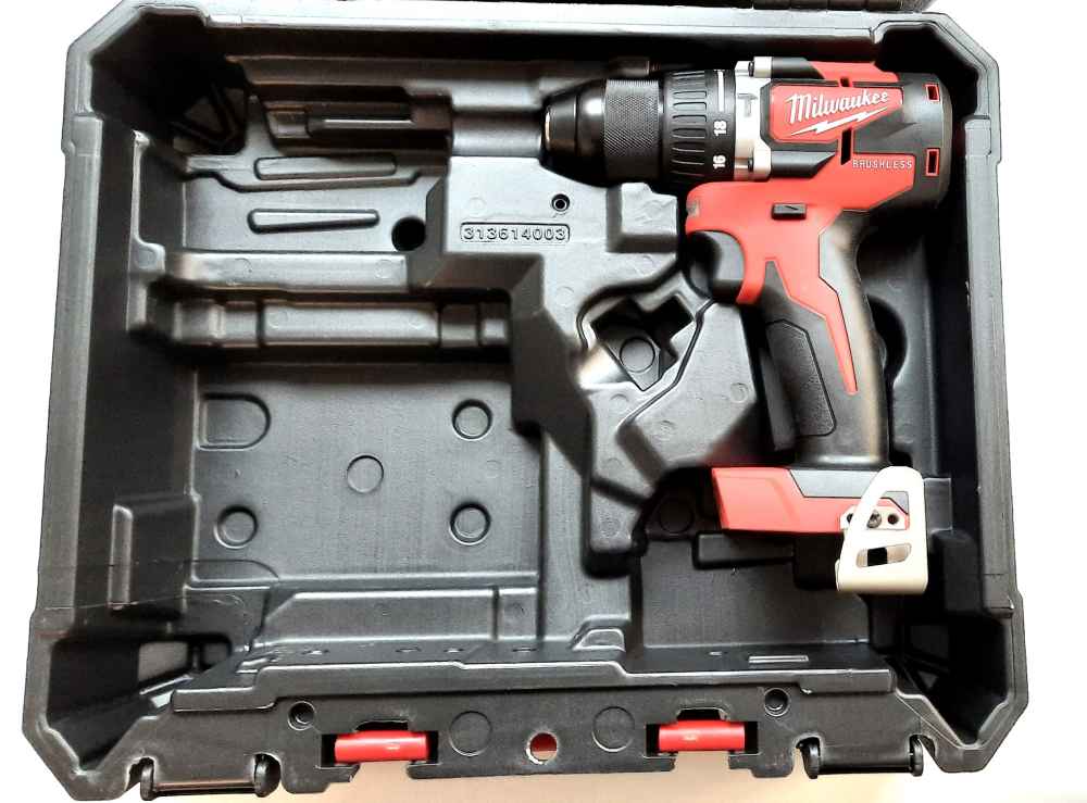 Milwaukee M 18 CBLPD-0X Kompakt bürstenloser Akkuschlagbohrschrauber, 60 NM in, Solomaschine